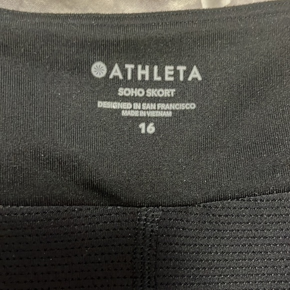 Athleta black skirt (with shorts underneath) in a size 16 - Picture 4 of 5